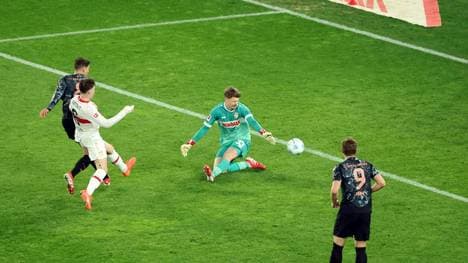 Leon Goretzka trifft zum 2:1 gegen den VfB