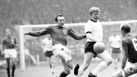 Nobby Stiles (l.) stand im WM-Finale von Wembley auf dem Platz