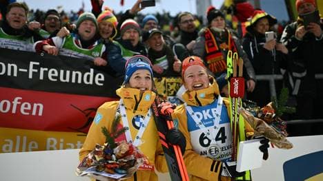 Grotian (r.) und Preuß bejubeln ihr Doppelpodest