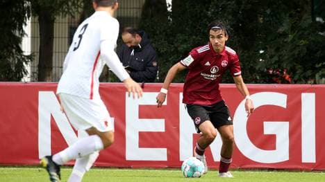 Nürnberg hat mit Top-Talent Can Uzun (r.) verlängert