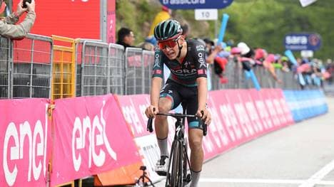 Lennard Kämna macht in der Giro-Wertung Boden gut