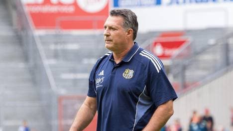 Trainer Alois Schwartz (1. FC Saarbrücken) vor dem Duell gegen Viktoria Köln