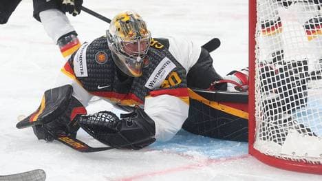 Das DEB-Team um Goalie Philipp Grubauer will es im zweiten Spiel der Eishockey-WM gegen Lettland besser machen