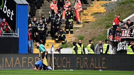 Tobias Kempe wurde von einem Becher getroffen.