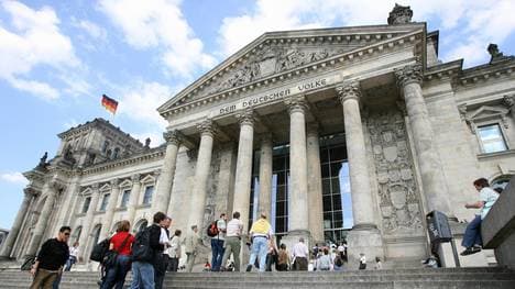 People queue up to visit Berlin's landma