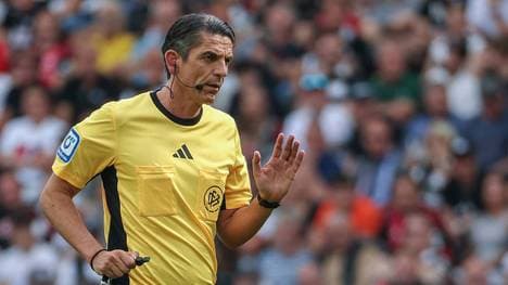 Deniz Aytekin wird seine Karriere als Schiedsrichter nach der Saison beenden
