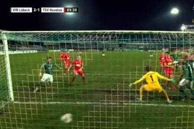 Last-Minute-Sieg: Lübeck bleibt oben dran