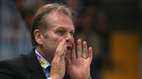 EHC Red Bull Muenchen v Krefeld Pinguine - DEL