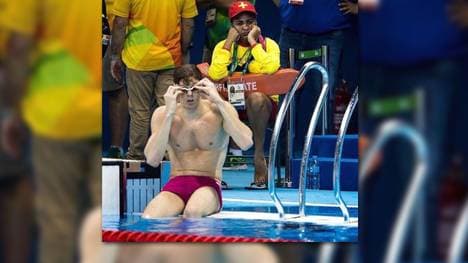 Der Rettungsschwimmer im Hintergrund erlangte in den Social Media Bekanntheit