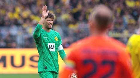 Gregor Kobel winkt eine Vertragsverlängerung