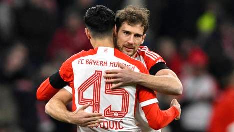 Aleksandar Pavlovic und Leon Goretzka beim FC Bayern