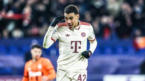 Jamal Musiala steht vor einer schwierigen Entscheidung