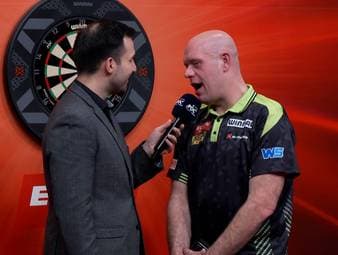 Nach seinem Sieg gegen Michael Unterbuchner liefert Michael van Gerwen ein pikantes Interview mit mehreren Spitzen gegen seinen Konkurrenten. 