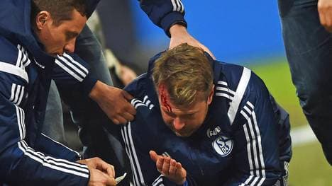 Hübscher Schalke Co-Trainer Wurfgeschoss