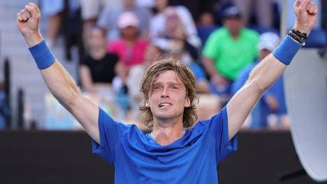 Andrej Rublev zog dramatisch ins Viertelfinale der Australian Open ein