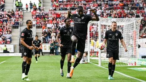  Serhou Guirassy (M.) brachte den VfB STuttgart mit seinem Tor zum 2:1 auf die Siegerstraße