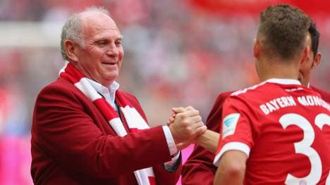 Uli Hoeness lobt das Auftreten von Joshua Kimmich