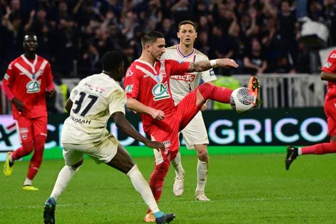 Lyon im Pokalfinale - Gegner hadert mit umstrittenem Pfiff