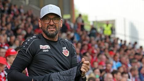 Cottbus-Trainer Claus-Dieter Wollitz freut sich auf das Duell mit dem FC Bayern