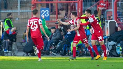 Die Spieler des 1. FC Kaiserslautern durften sich über einen klaren Sieg gegen Jena freuen