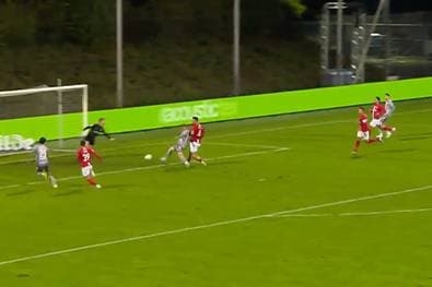 Erster Auswärtssieg seit 18 Monaten! Regensburg dreht Spiel