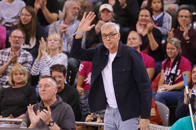 "Eine meiner Ex-Frauen fordert nun mehr Alimente"