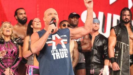 Zu Beginn der Show zeigte sich Kurt Angle noch selbstbewusst, am Ende lachte jedoch Drew McIntyre (r.) 
