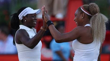 Williams (r.) und Doppelpartnerin Victoria Mboko