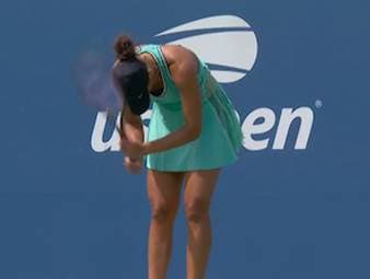 Im dritten Satz führt Madison Keys mit 5:0. Die Chinesin Qinwen Zheng meldet sich jedoch stark zurück und gewinnt am Ende noch mit 6:5. 