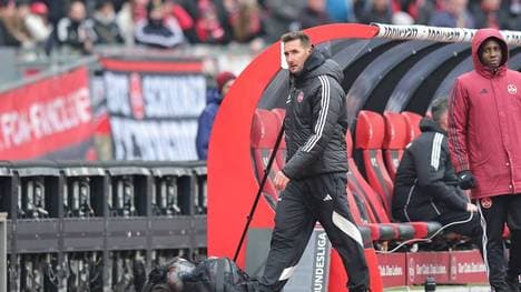 Miroslav Klose sah 25 Sekunden nach der Gelben Karte Gelb-Rot