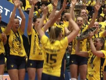 Der SSC Palmberg Schwerin ist nach sieben Jahren Durststrecke wieder Deutscher Meister. Gegen den Dresdner SC dreht das Team von Felix Koslowski einen 0:2-Satzrückstand.