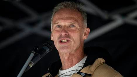 Dominik Hasek ist ein ehemaliger tschechischer Eishockeytorwart