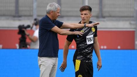 Trainer Lucien Favre (Borussia Dortmund), li., mit Tobias Raschl 