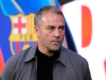 Flick lässt Barca zappeln