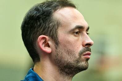 Kurios! Trainer muss als Spieler ran