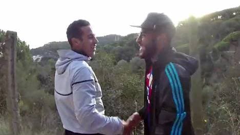 Thiagos Bruder Rafinha (r.) überraschte den Bayern-Star während einer Laufeinheit