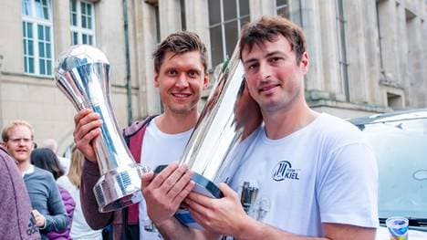 Niklas Landin (l.) ist Welthandballer 2019