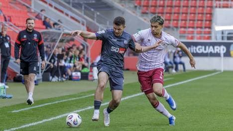 Laufduell im Spiel Ingolstadt gegen Osnabrück