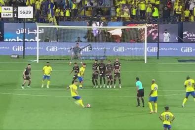 Ronaldo begeistert mit Zauber-Freistoß!