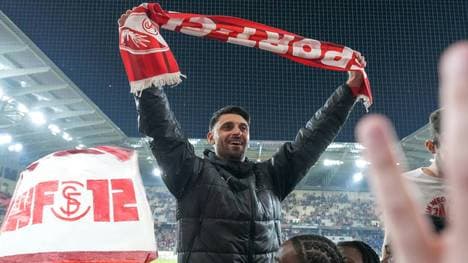 Grifo feiert mit den Freiburger Fans
