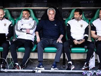 José Mourinho und Benfica stehen vor einer "Invincible"-Saison, könnten am Ende aber dennoch den Meistertitel verpassen. "The Special One" sorgt in der Liga Portugal weiter für Mourinho-typische Momente.