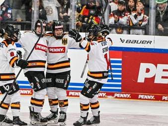 Deutschland Cup: DEB-Frauen feiern Titel und Kantersieg