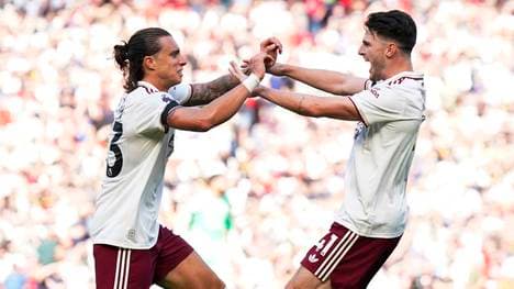 Ricardo Calafiori (l.) jubelt mit Declan Rice