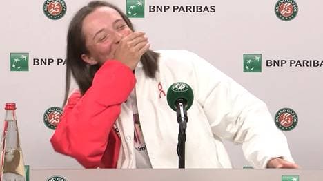 Iga Swiatek brach bei ihrer PK am Freitag in Gelächter aus