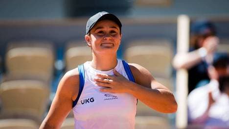 Ashleigh Barty steht in Paris in Runde zwei