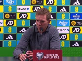 Bundestrainer Julian Nagelsmann spricht nach dem Sieg in Nordirland über den Konkurrenzkampf auf der Linksverteidiger-Position. Dabei erklärt er auch Maxi Mittelstädts Ausbootung.