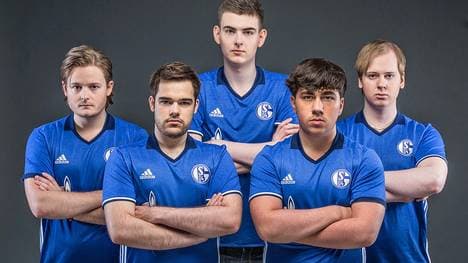 Das Schalker Team: Support "sprattel", Top-Laner "Steve", AD-Carry "MrRalleZ", Jungler "Gilius" und Mid-Laner "Fox" (v.l.n.r.)