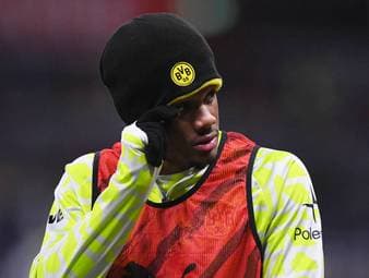 Julien Duranville hat mit der Nicht-Nominierung für den Spieltagskader gegen den SC Freiburg einen Tiefpunkt in seiner noch jungen Karriere erreicht.