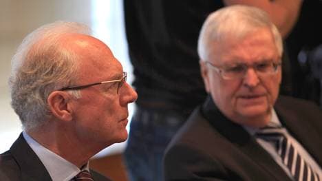 Theo Zwanziger (r.) übt Kritik an Franz Beckenbauer