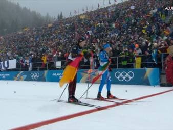 Im olympischen Massenstart geht Franziska Preuß zum letzten Mal in ihrer Karriere bei einem Biathlon-Rennen an den Start. Nach dem Zieleinlauf wird es emotional, weil auch eine weitere Biathlon-Legende Abschied nimmt.